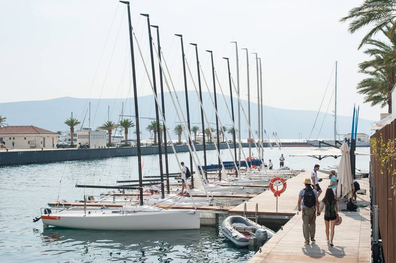 FLOW Yacht Club